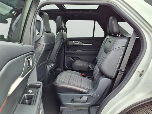 Used 2025 Ford Explorer ST-Line w/ Premium Package AWD/4WD image 10