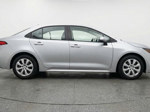 Used 2025 Toyota Corolla LE image 11