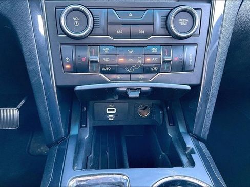 Used 2016 Ford Explorer XLT w/ Equipment Group 202A AWD/4WD image 15