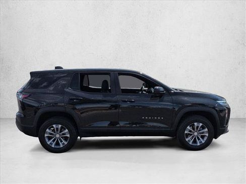Used 2026 Chevrolet Equinox LT FWD image 9