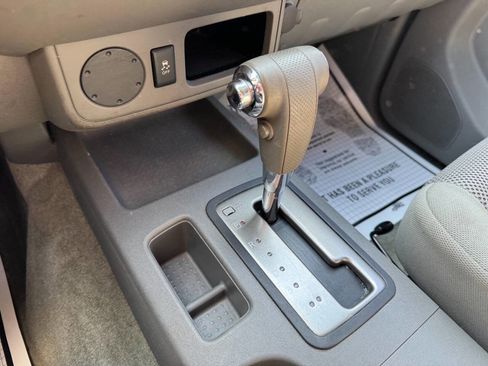 Used 2013 Nissan Frontier SV image 19