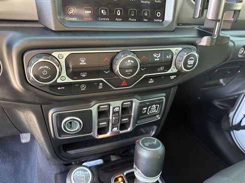 Used 2022 Jeep Wrangler Unlimited Sport AWD/4WD image 36