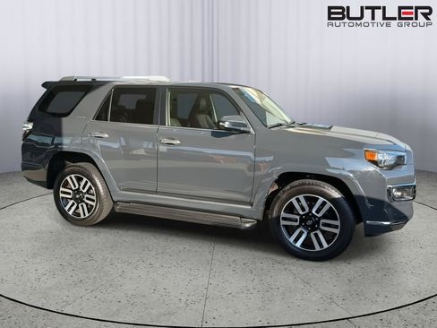 Used 2024 Toyota 4Runner Limited AWD/4WD image 3
