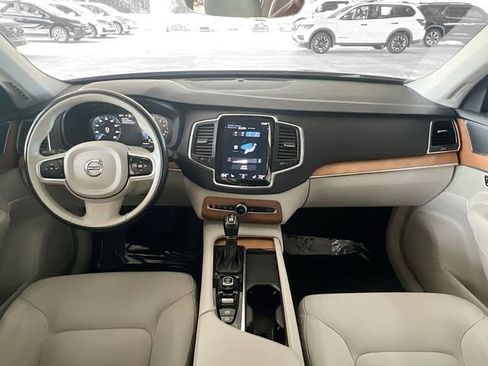 Used 2021 Volvo XC90 T6 Momentum image 28