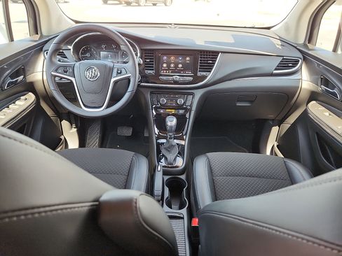 Used 2022 Buick Encore Preferred FWD image 11