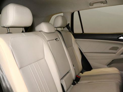 Used 2022 Volkswagen Tiguan SE image 18