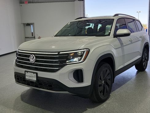 New 2026 Volkswagen Atlas SE FWD image 6