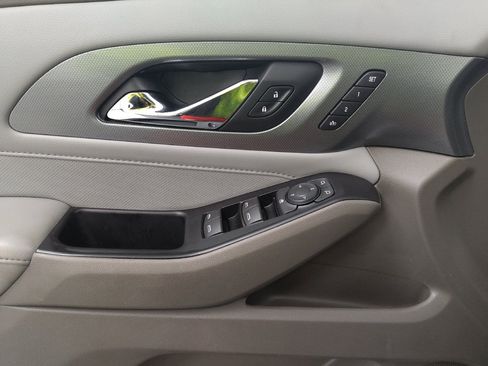 Used 2018 Chevrolet Traverse Premier w/ Driver Confidence II Package FWD image 27