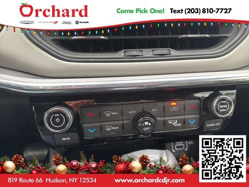 Used 2024 Jeep Compass Limited image 40