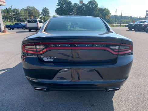 Used 2016 Dodge Charger SE image 6