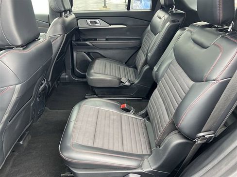 Used 2025 Ford Explorer ST-Line image 27