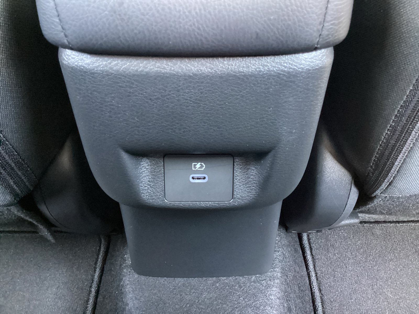 Used 2025 Nissan Versa SR w/ Trunk Package FWD image 27