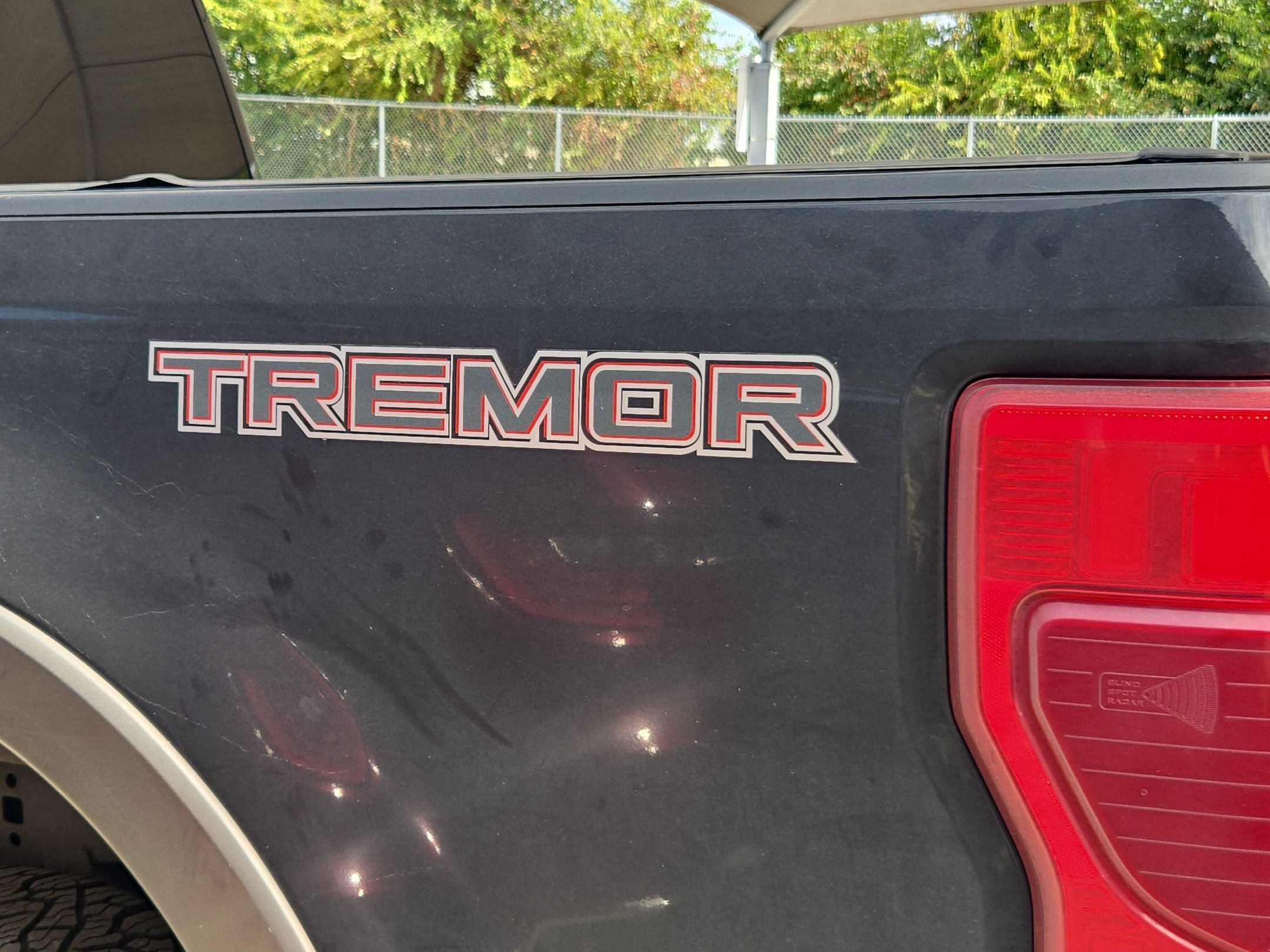 Used 2022 Ford F350 Lariat w/ Tremor Off-Road Package AWD/4WD image 6