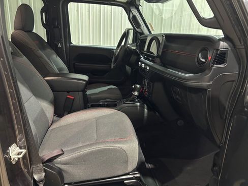 Used 2024 Jeep Wrangler Unlimited Rubicon w/ Convenience Group image 28