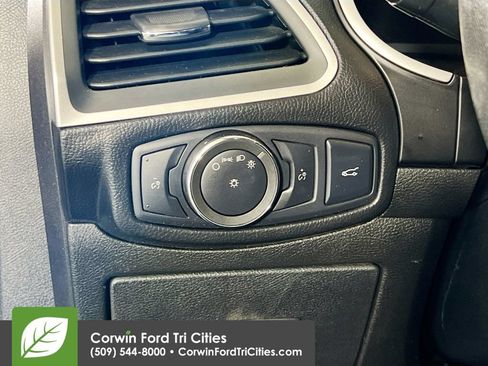 Used 2015 Ford Edge SEL w/ Equipment Group 201A AWD/4WD image 19