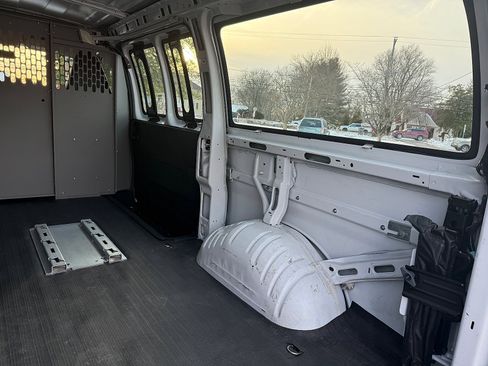 Used 2022 Chevrolet Express 2500 w/ Driver Convenience Package image 12