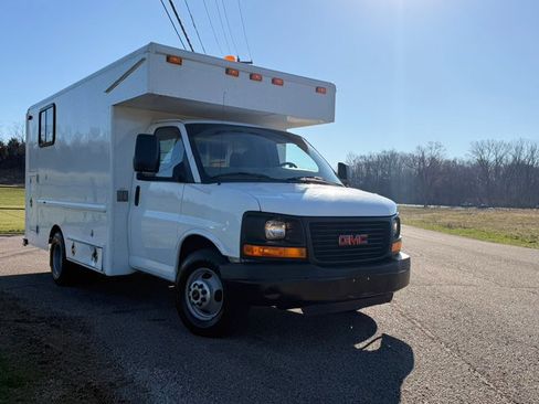 Used 2009 GMC Savana 3500 image 1
