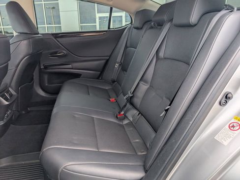 Used 2019 Lexus ES 300h w/ Premium Package image 31