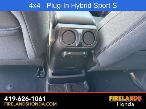 Used 2024 Jeep Wrangler Unlimited w/ Convenience Group AWD/4WD image 33