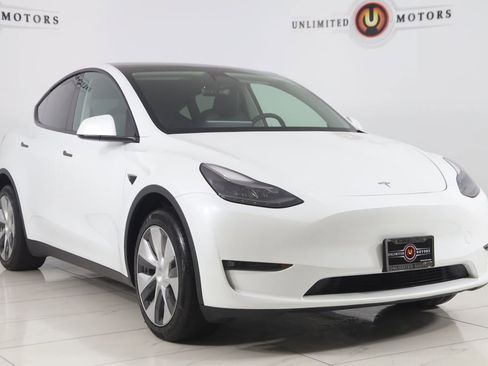 Used 2023 Tesla Model Y Long Range image 21