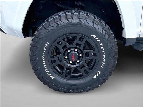 Used 2021 Toyota 4Runner TRD Off-Road Premium w/ Moonroof Package AWD/4WD image 10