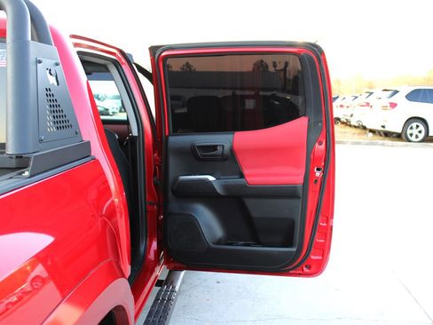 Used 2018 Toyota Tacoma SR5 image 39