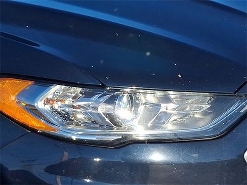 Used 2020 Ford Fusion SE image 9