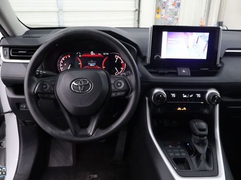 Used 2024 Toyota RAV4 XLE AWD/4WD image 16