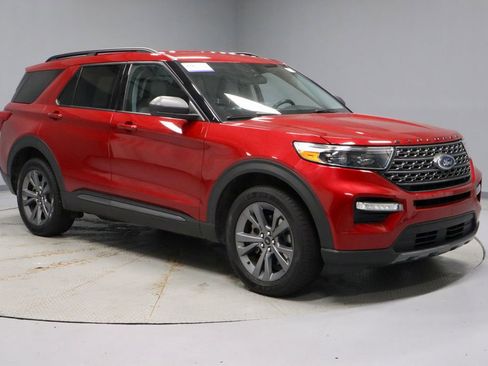 Certified 2021 Ford Explorer XLT w/ Equipment Group 202A AWD/4WD image 1