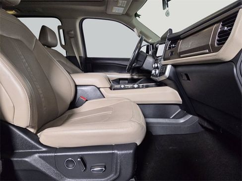 Used 2023 Ford Expedition Limited image 14