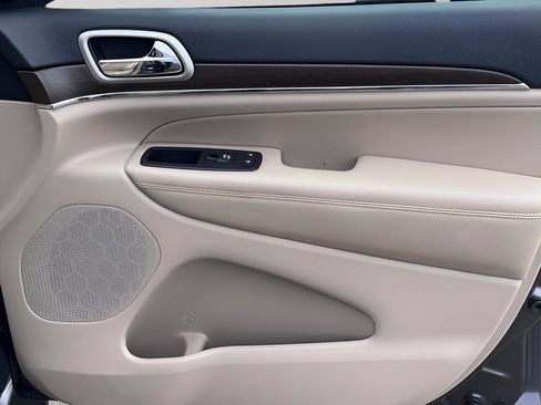 Used 2016 Jeep Grand Cherokee Limited w/ Trailer Tow Group IV image 30