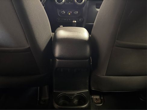 Used 2012 Jeep Wrangler Unlimited Sahara AWD/4WD image 24