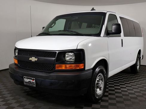 Used 2017 Chevrolet Express 2500 LS RWD image 3