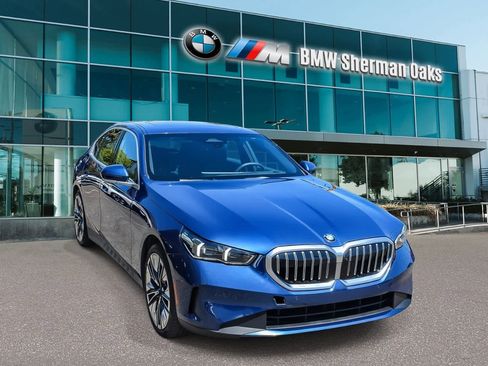 Used 2026 BMW 530i RWD image 3