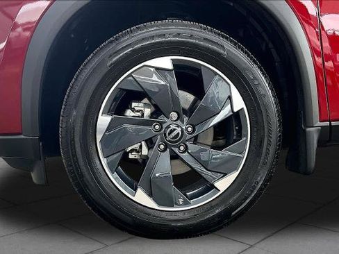 Certified 2026 Nissan Rogue SV FWD image 11