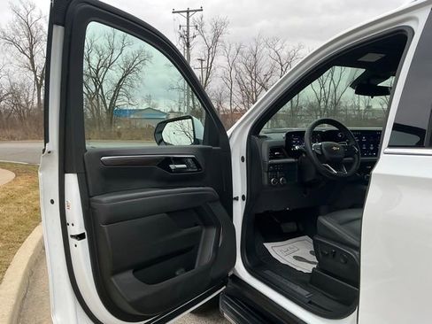 Used 2025 Chevrolet Tahoe LT image 18