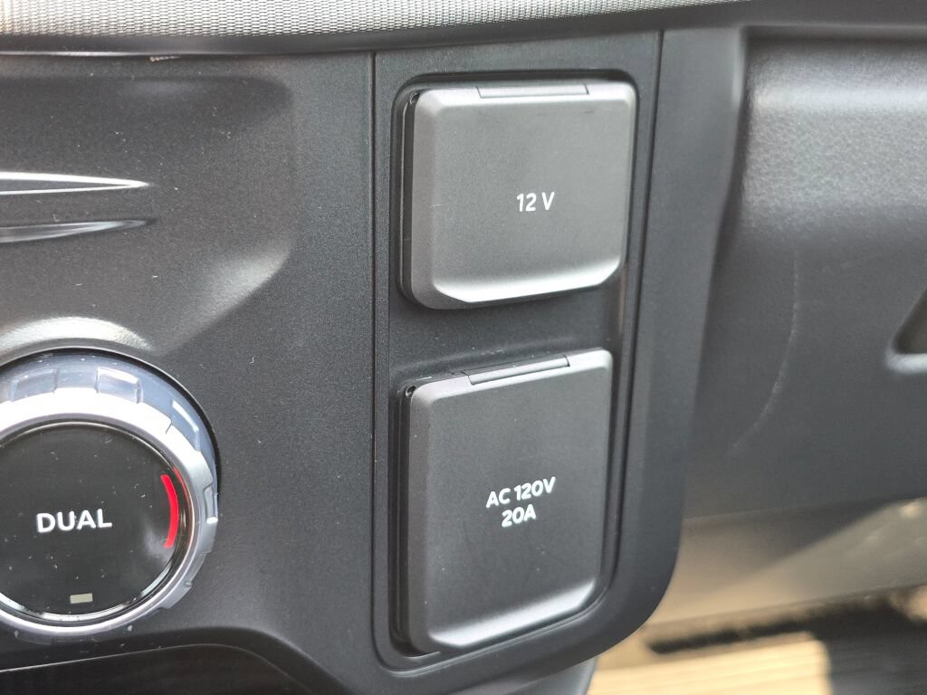 Used 2024 Ford F350 Platinum AWD/4WD image 31