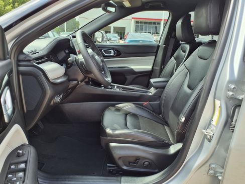 Used 2025 Jeep Compass Limited AWD/4WD image 24