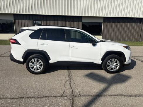 Used 2020 Toyota RAV4 LE AWD/4WD image 4