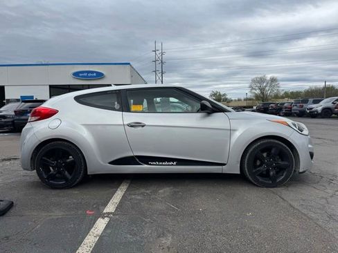 Used 2014 Hyundai Veloster FWD image 1
