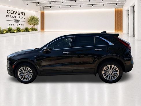 Used 2024 Cadillac XT4 Luxury w/ Cold Weather Package FWD image 9