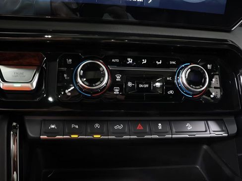 Used 2025 GMC Sierra 1500 AT4 w/ AT4 Premium Package AWD/4WD image 11