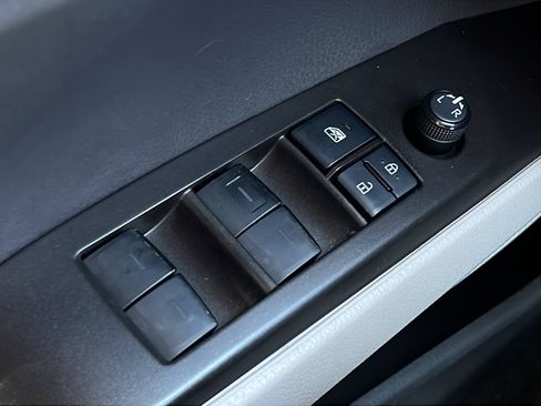 Used 2022 Toyota Camry SE w/ Convenience Package FWD image 18