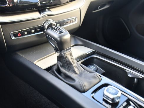 Used 2018 Volvo XC60 T5 Inscription w/ Luxury Seat Package image 33