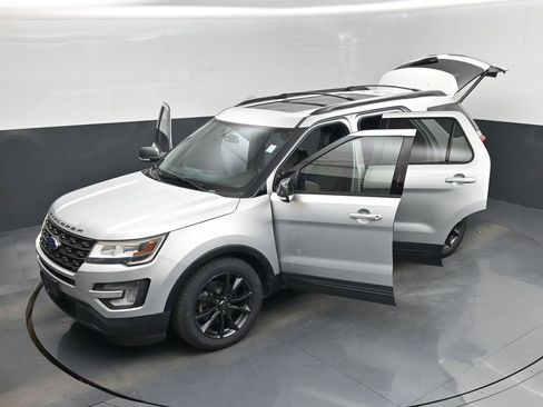 Used 2017 Ford Explorer XLT w/ Equipment Group 202A image 56