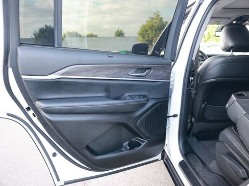 Used 2023 Jeep Grand Cherokee L Limited w/ Luxury Tech Group II RWD image 35
