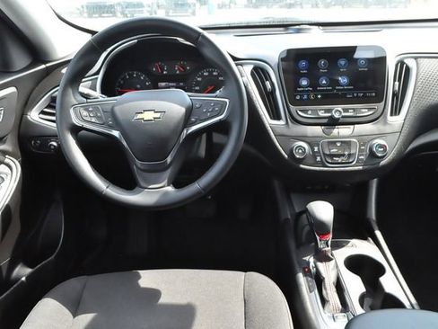 Used 2024 Chevrolet Malibu RS FWD image 17