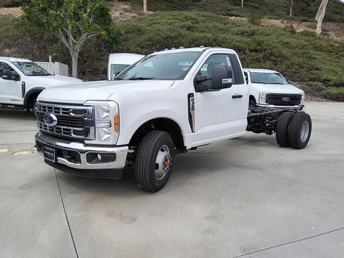 New 2026 Ford F350 XL w/ XL Chrome Package RWD image 3