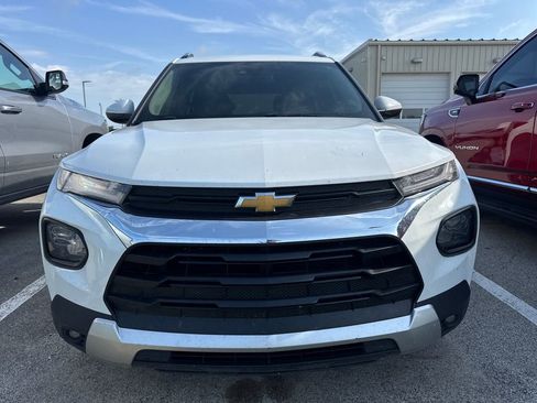 Used 2022 Chevrolet TrailBlazer LT w/ Convenience Package FWD image 2