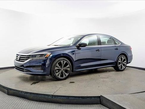Used 2022 Volkswagen Passat 2.0T SE image 2